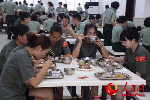 感受軍營的伙食