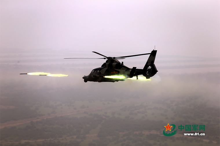 高清：第26集團軍武裝直升機實施立體火力打擊【2】