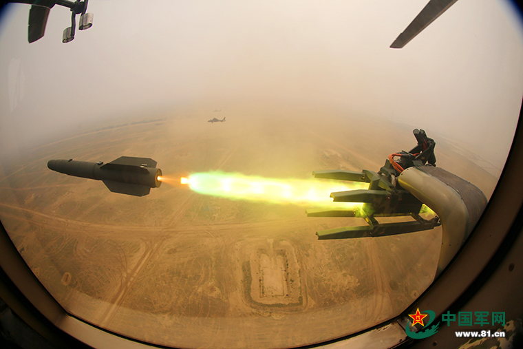 高清：第26集團軍武裝直升機實施立體火力打擊【3】