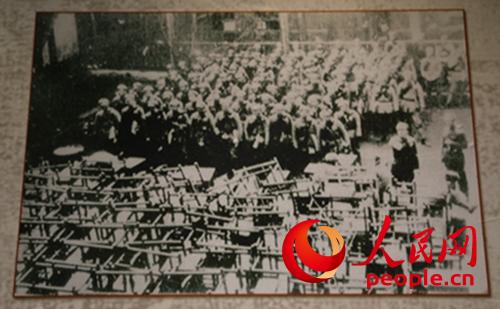 1938年2月20日，长沙临时大学由300余名师生组成的湘黔滇旅行团从长沙出发赴昆明。图为出发之前。