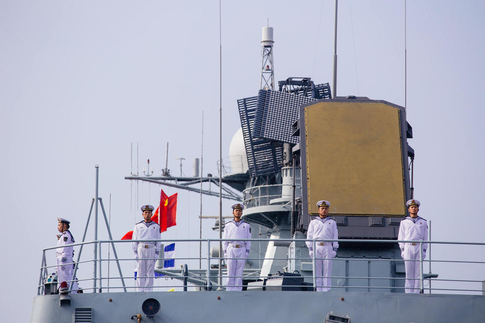 高清:中國海軍參演艦隊抵達俄港口【7】