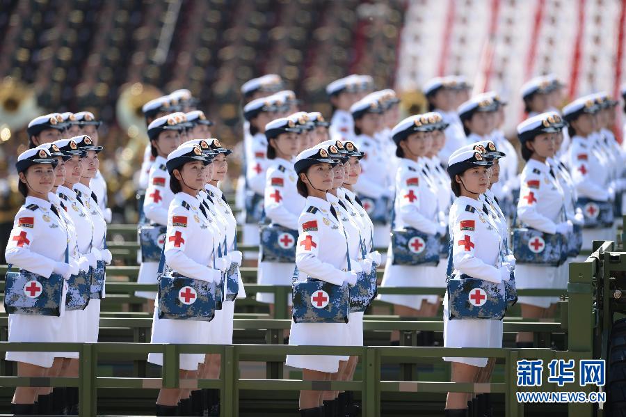 高清:胜利日阅兵中英武靓丽的中国女兵