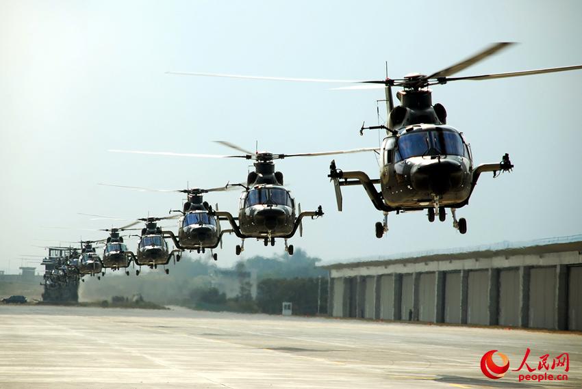 10團直9閱兵空中轉場。肖慶明攝影