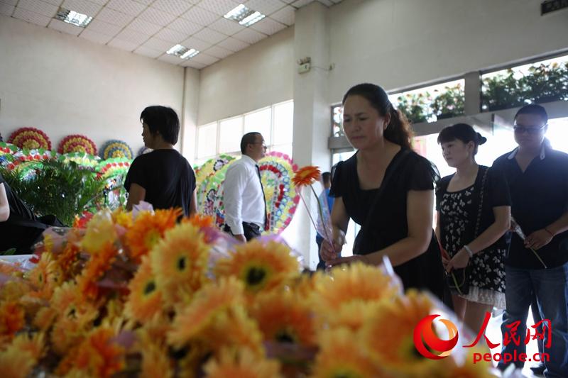 2015年8月30日，見義勇為梅雄烈士遺體告別儀式在張家界殯儀館舉行。 