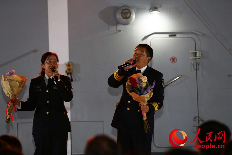 一曲《國家》唱出了遠在異國他鄉的中華兒女對偉大祖國的美好祝願  代宗鋒攝1
