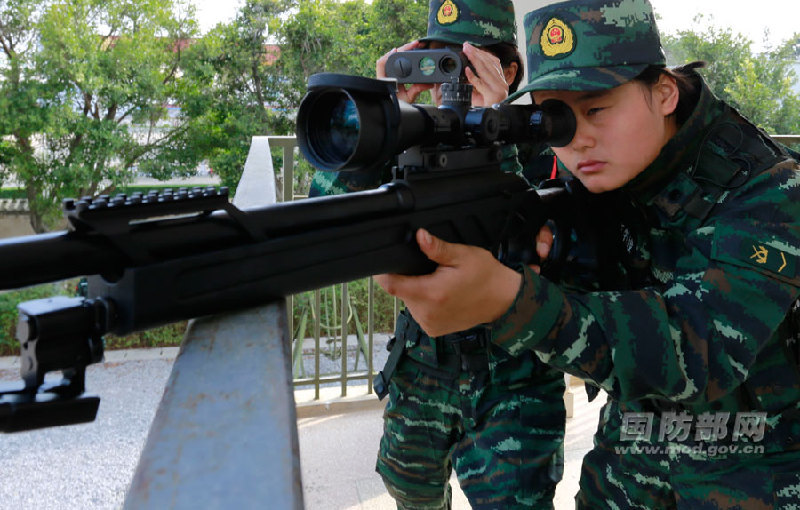 武警8750部隊精銳特勤組曝光 配兩名女狙擊手