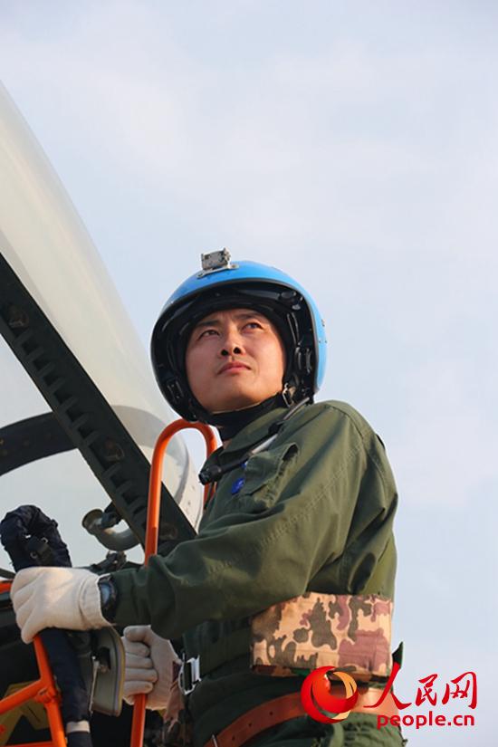 “航母戰斗機英雄試飛員”戴明盟 新華社記者 查春明攝