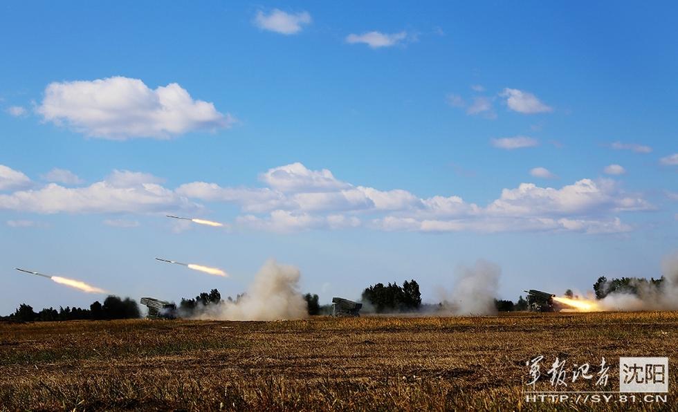 高清:群炮齊射 沈陽軍區某炮兵團實戰化演練打出“滿堂彩”【7】