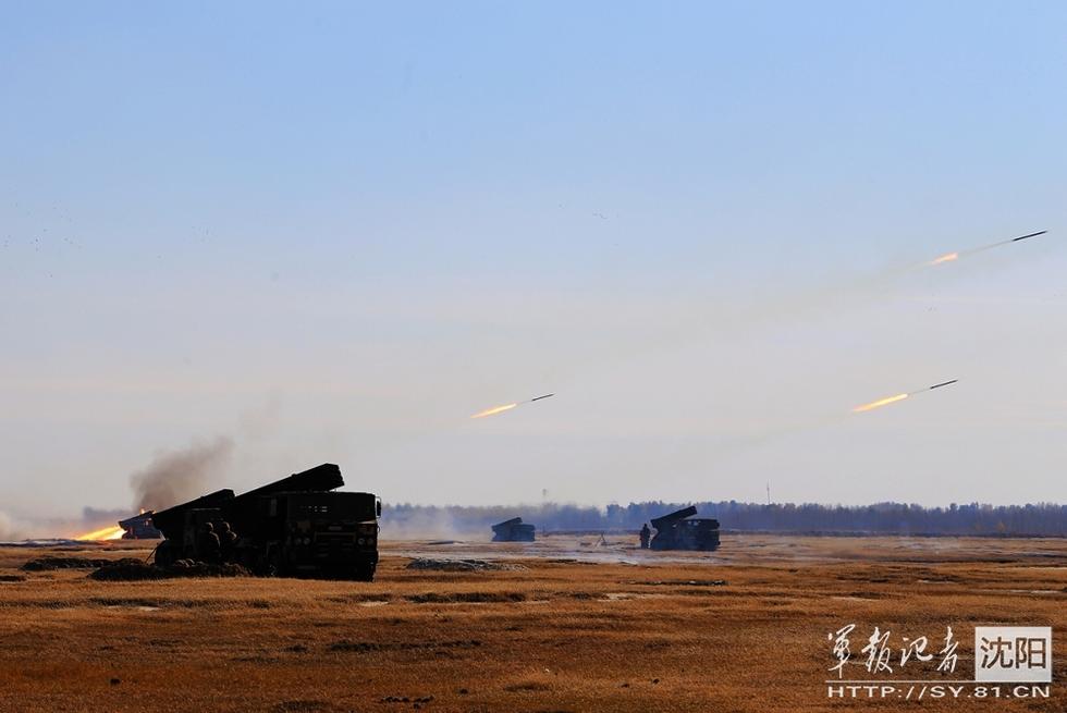 高清:群炮齊射 沈陽軍區某炮兵團實戰化演練打出“滿堂彩”【9】