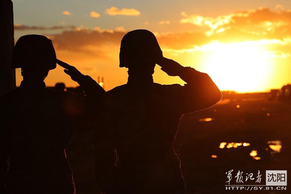 高清:群炮齊射 沈陽軍區某炮兵團實戰化演練打出“滿堂彩”【6】