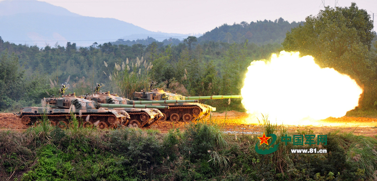11月2日，第31集團軍某裝甲團組織坦克營進行戰斗射擊考核。 龐祥川攝