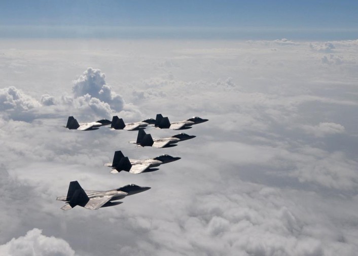����:����15��F-22��Ӻ�ɨ�ɹ�ī�����塾3��