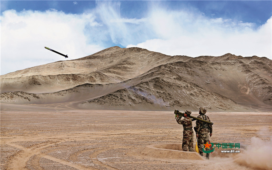 高清:蘭州軍區多型武器在海拔4000米高原挑戰極限【17】