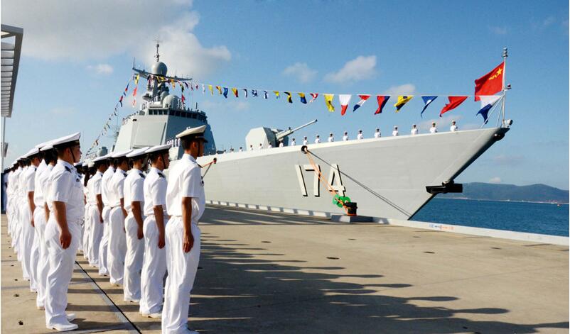 12月12日，中國產新型導彈驅逐艦合肥艦入列命名及授旗儀式在三亞某軍港舉行。