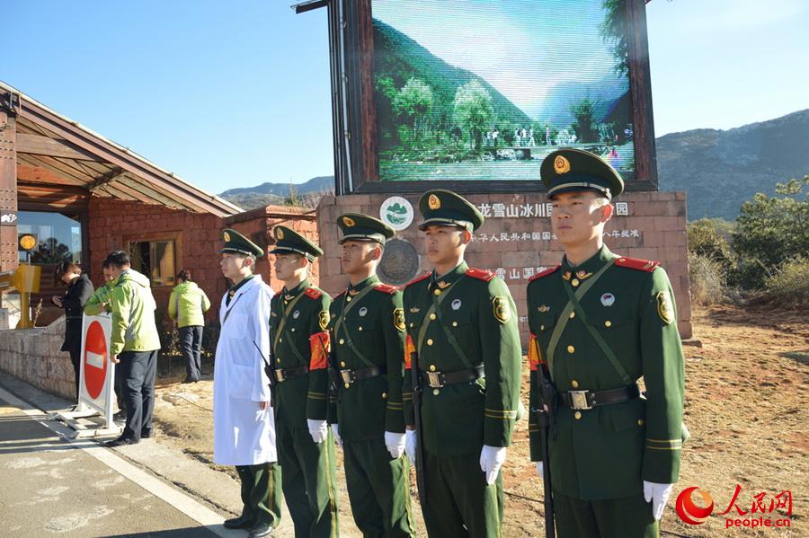 元旦官兵堅守防火一線