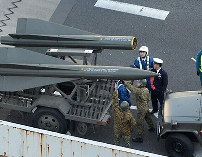 組圖:日本自衛隊導彈公路上彈頭掉落【2】