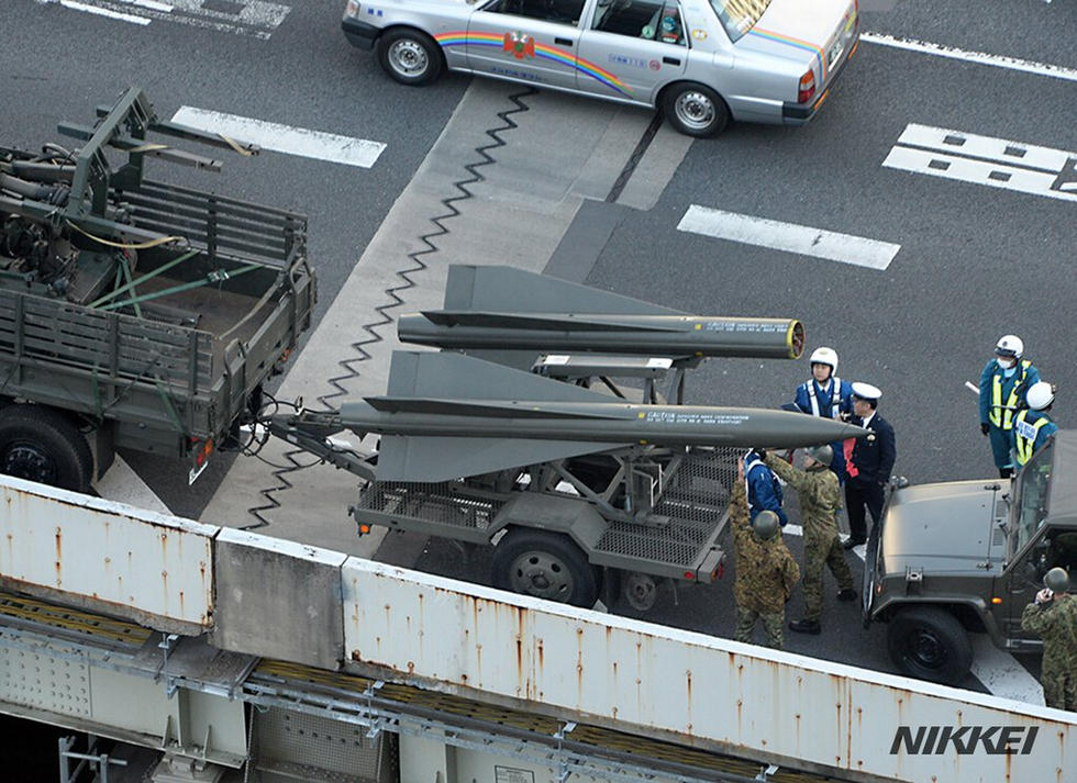 組圖:日本自衛隊導彈公路上彈頭掉落