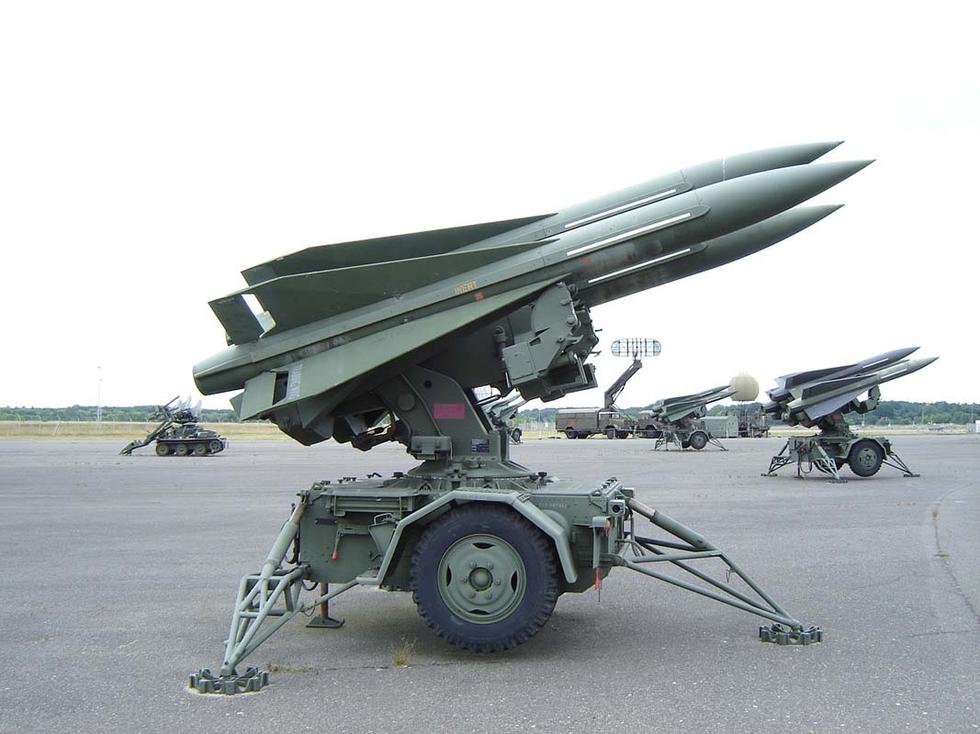 組圖:日本自衛隊導彈公路上彈頭掉落【3】