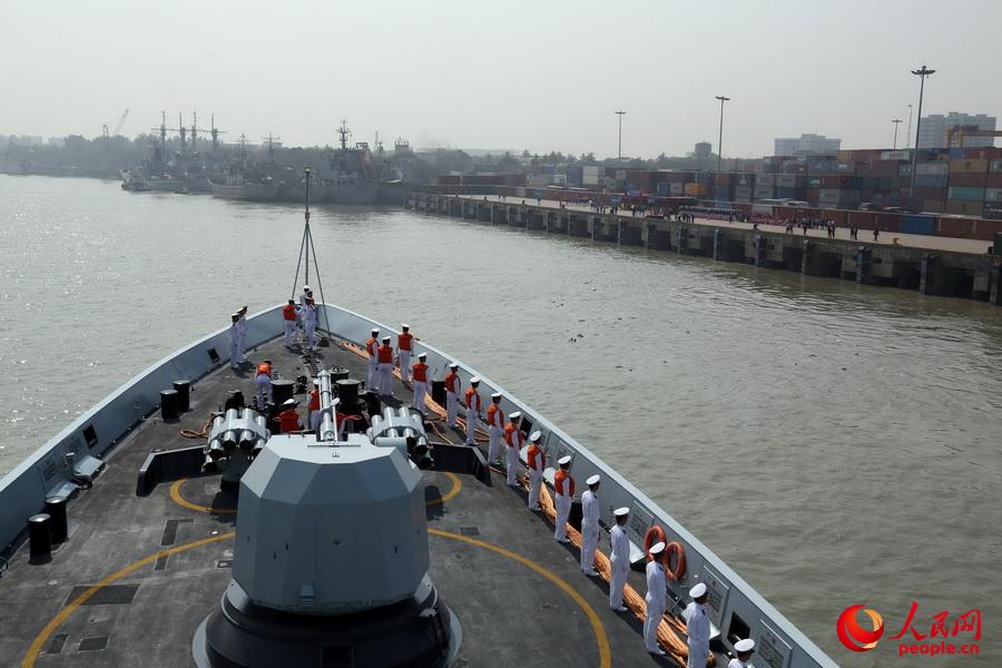 編隊艦艇緩緩抵靠孟加拉國吉大港-曾行賤攝