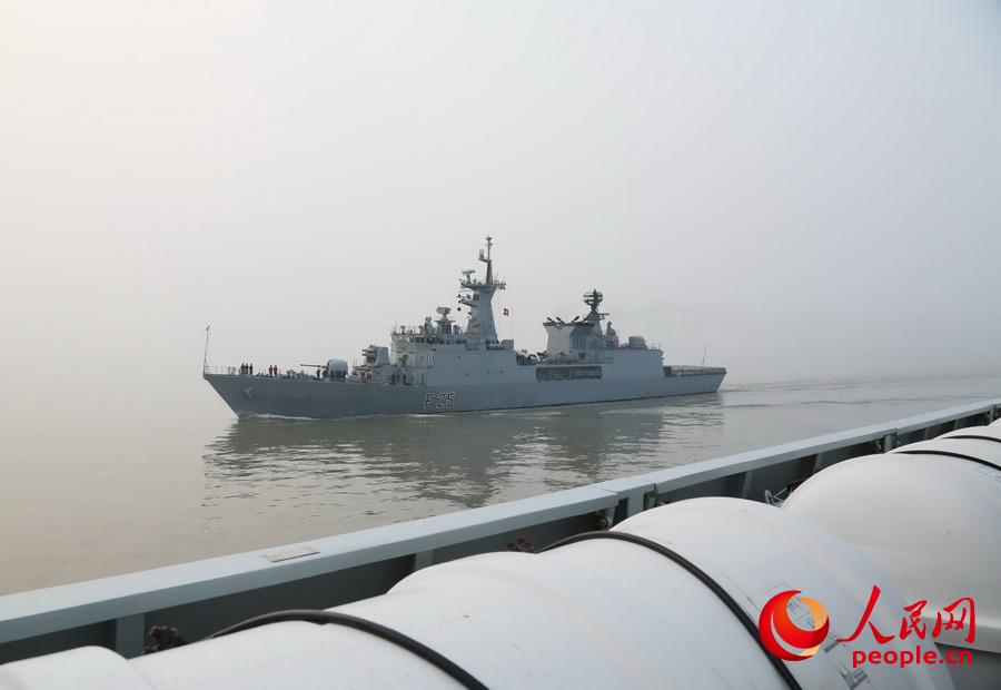 中孟海軍艦艇組織進行佔領補給佔位演練-曾行賤攝