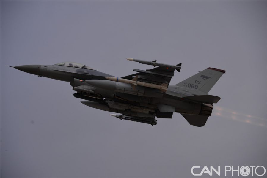 組圖：美軍F-16"戰隼"戰機在韓國烏山空軍基地參加戰斗訓練