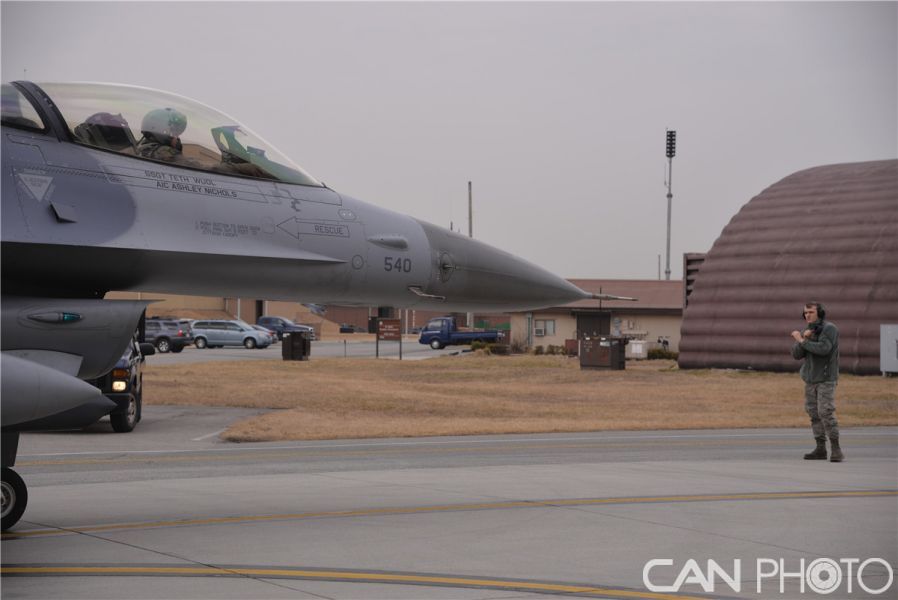 組圖：美軍F-16"戰隼"戰機在韓國烏山空軍基地參加戰斗訓練【4】