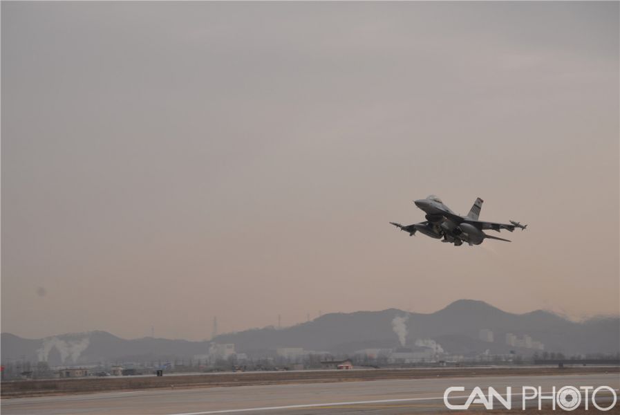 組圖：美軍F-16"戰隼"戰機在韓國烏山空軍基地參加戰斗訓練【5】