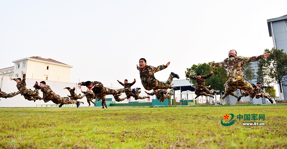 3月5日，武警安徽總隊第二支隊二中隊在組織倒功訓練。