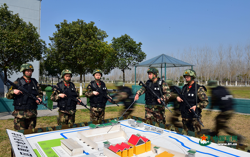 3月5日，武警安徽總隊第二支隊二中隊在組織戰法研究。