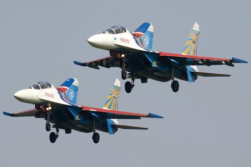 俄羅斯勇士飛行表演隊使用的也是蘇-27UB重型戰斗機。