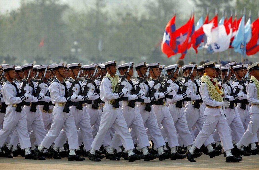 高清:缅甸阅兵式亮相多款中国造武器