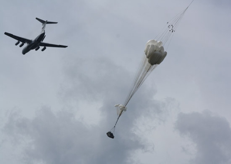 BMD-4M型空降戰車使用了新型“瓜田-U”降落傘系統，共有11個主降落傘，單傘面積達到350平方米。
