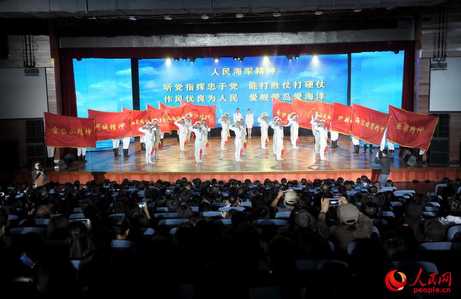 為紀念人民海軍成立67周年，4月23日下午，《人民海軍精神頌》主題晚會在北京師范大學學生活動中心隆重上演。王寧 攝