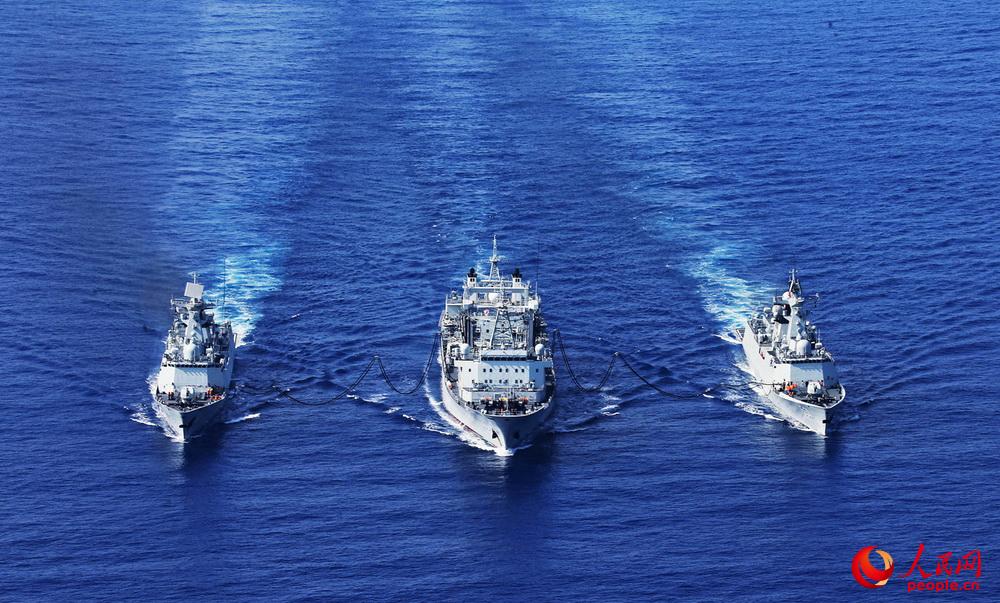 海军第23批护航编队进行首次海上航行补给(图)