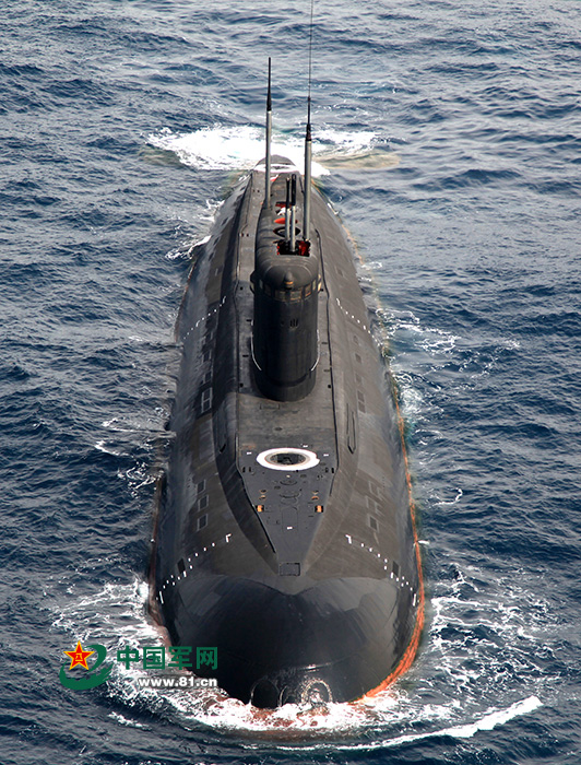 高清：南海舰队372潜艇在水下演练潜潜对抗