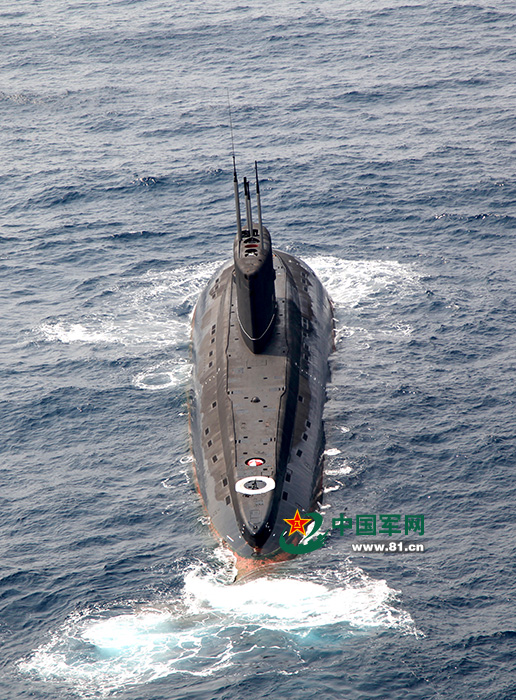 高清：南海舰队372潜艇在水下演练潜潜对抗