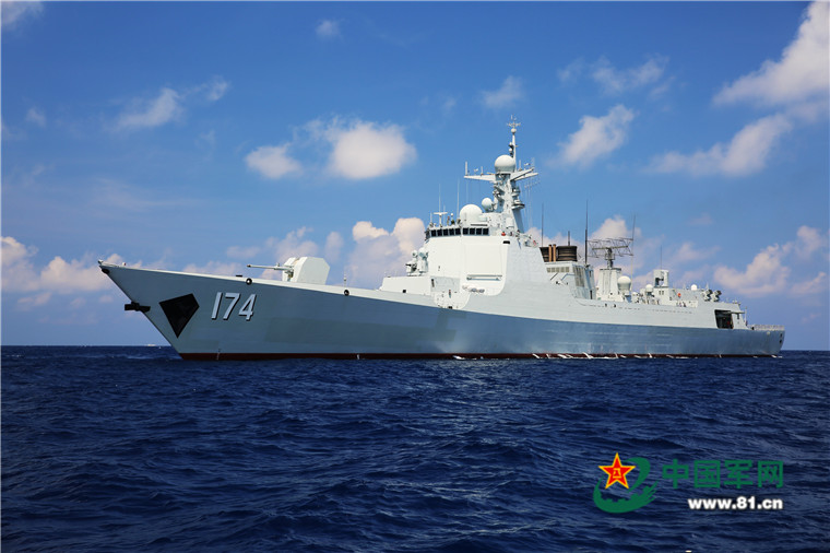 合肥艦對潛艇展開搜索。