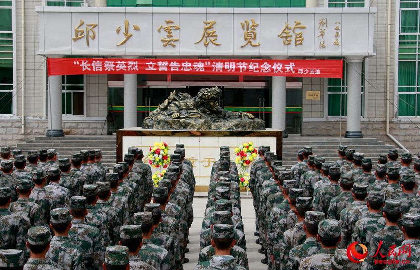 每逢清明、邱少雲犧牲紀念日，九連官兵都會來到邱少雲展覽館雕塑前組織紀念活動。