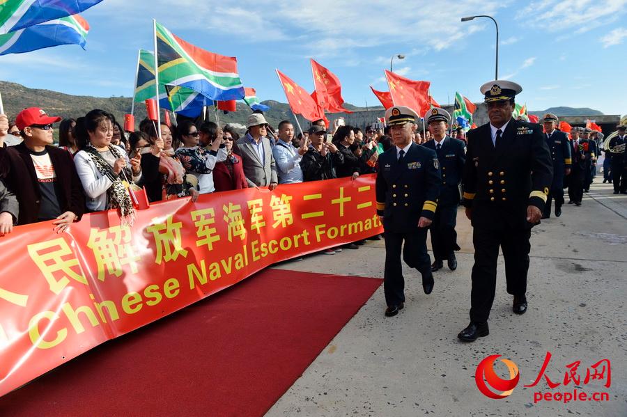 ���ָ��Ա��ǿ���ٽ�����ͷ�μӻ�ӭ��ʽ���ź�����