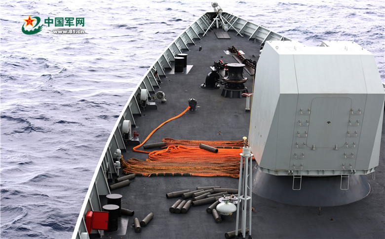 �������𽢺Ϸʽ�ʹ��130mm ���ڽ��жԺ�ʵ�����ѵ�����ٺ�ɫ������������������ĵ��ǶԼװ��ײ����