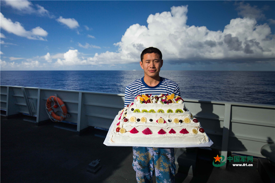 所以，青年，要是過生日了，就算你在海上，也可以吃到正宗美味的生日蛋糕。