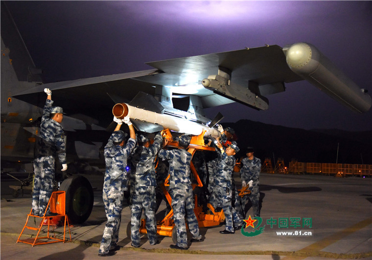 高清:西部戰區空軍出動殲-11B開進行夜間對抗【6】