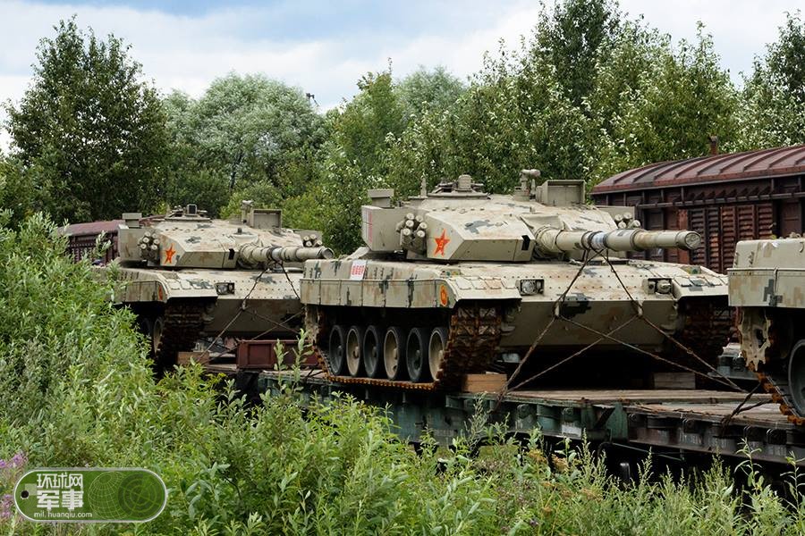 高清:赴俄比武96B坦克抵達莫斯科