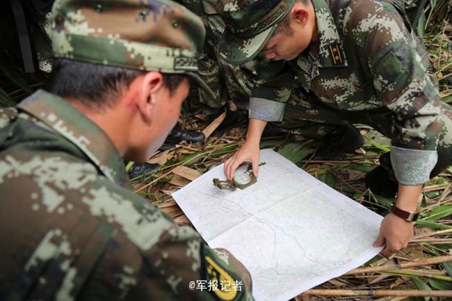 武警官兵協助警察力擒殺人凶犯【2】