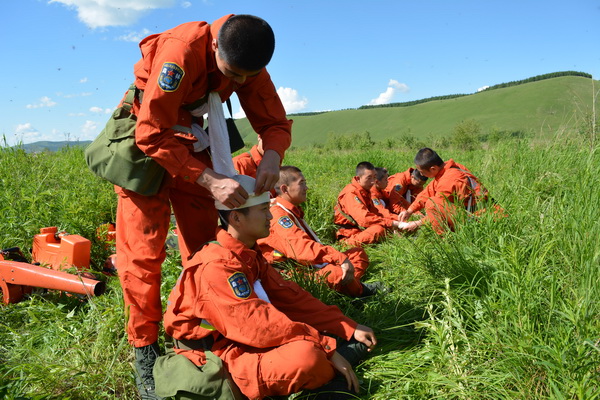 武警森林部队实战化训练打好北疆林海灭火战