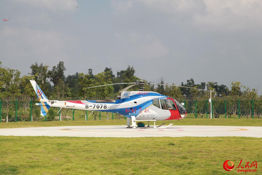 AC311A型直升機靜態展示。邱越攝