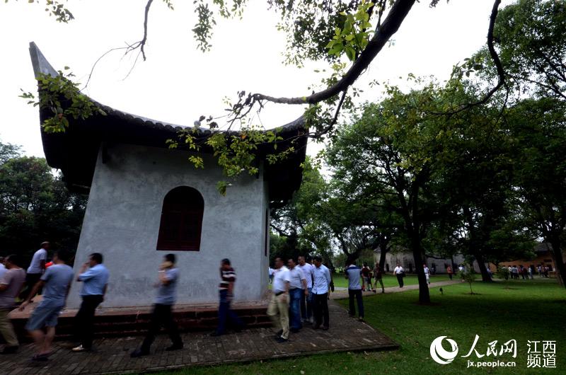 葉坪革命舊址群是中華蘇維埃共和國的誕生地，多個法律在此頒布。