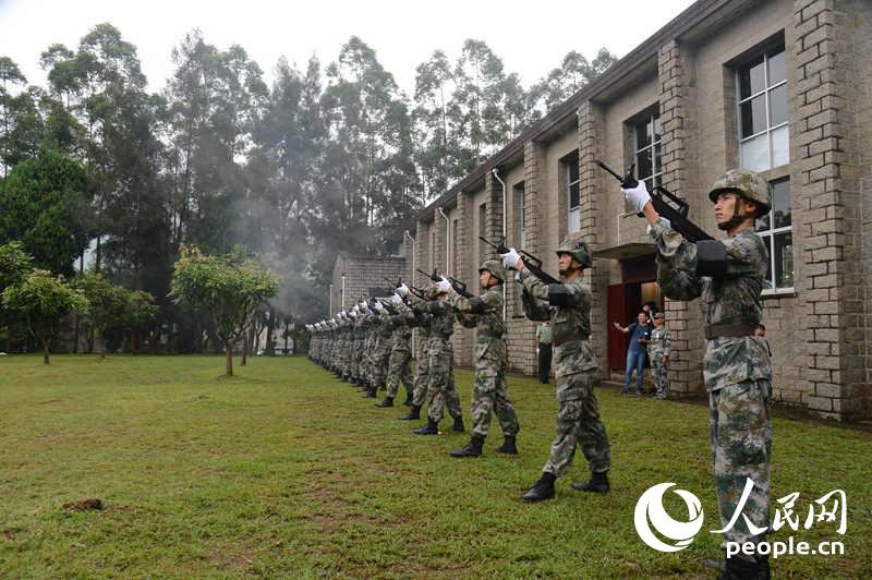 2016��9��11�գ�����ս��½���ڸ�����������̩��ʿ��ǰ������¡�ؾ���׷���ᣬΪ����Ӣ�����У�1300�����ٱ�����������ʿǰ���μ� ����Ȫ ��