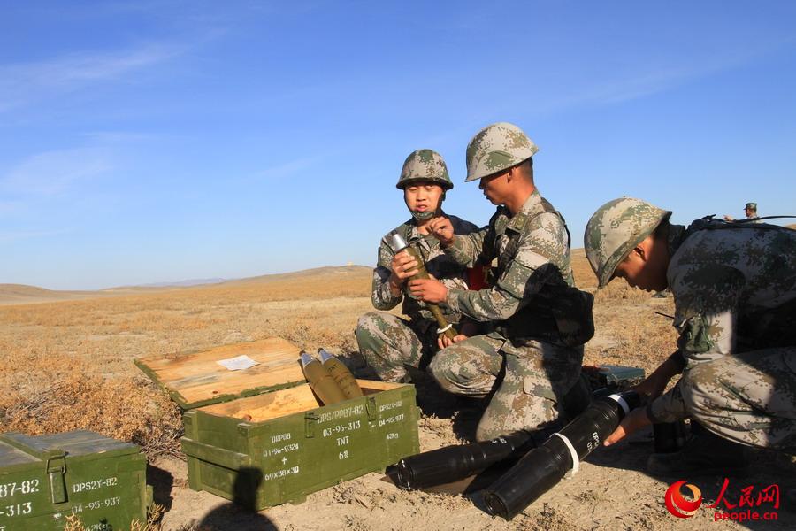 高清:新疆塔城军分区组织步兵战术演习