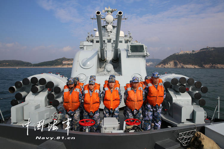 艦艇出航。張海龍 攝